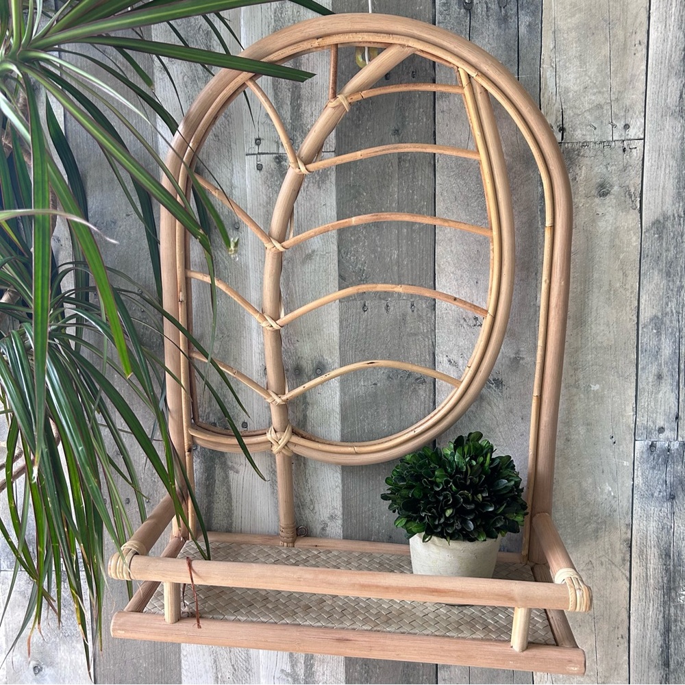 🌴Pillowfort Lovely Decorative Rattan Arched Leaf Wall Shelf in Natural Brown -
